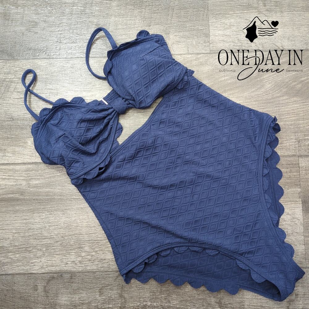 Cupshe Scallop Textured Cut Out One Piece Swimsuit Size M - Picture 3 of 7